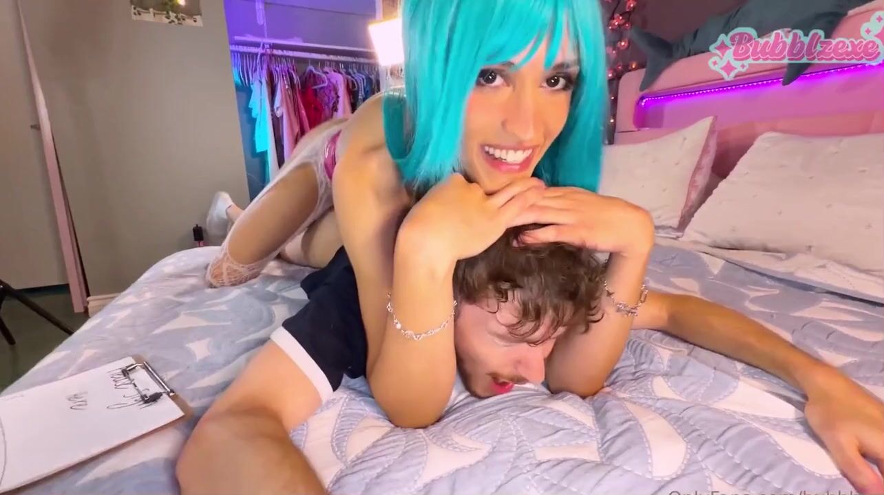 Lovely Femboy Inserts The Delivery Boy’s Backside